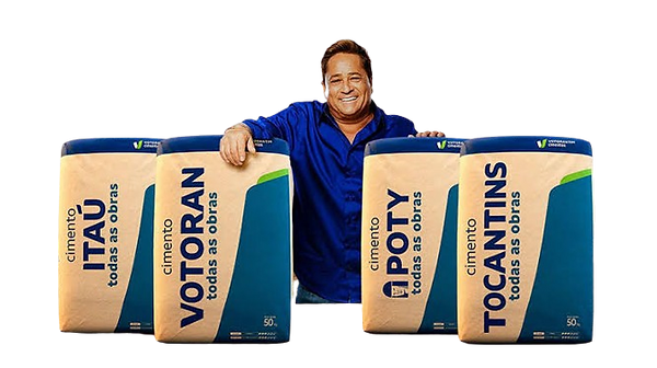 Especialista Votorantim Cimentos com sacos Itaú, Votoran, Poty e Tocantins